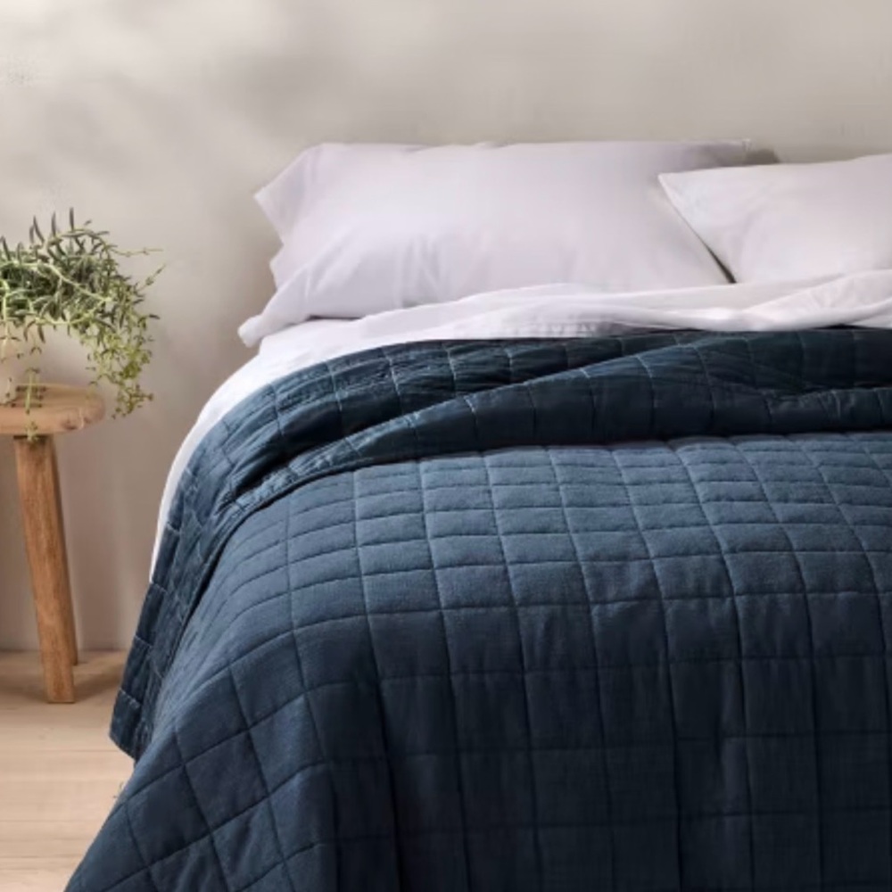 Casaluna Heavyweight Linen Blend Quilt mineral blue King (no tags)